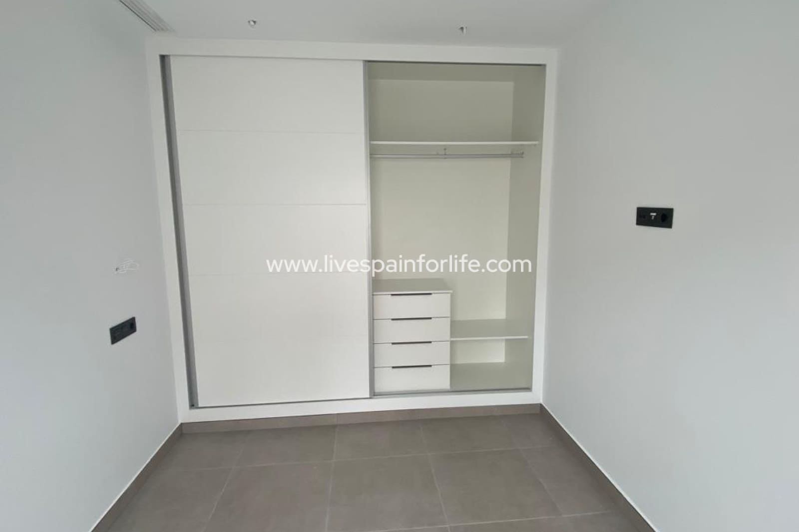 Chalet de 3 habitaciones en Los Alcázares en venta con piscina garaje - 419.900 € (Ref: 9811179)