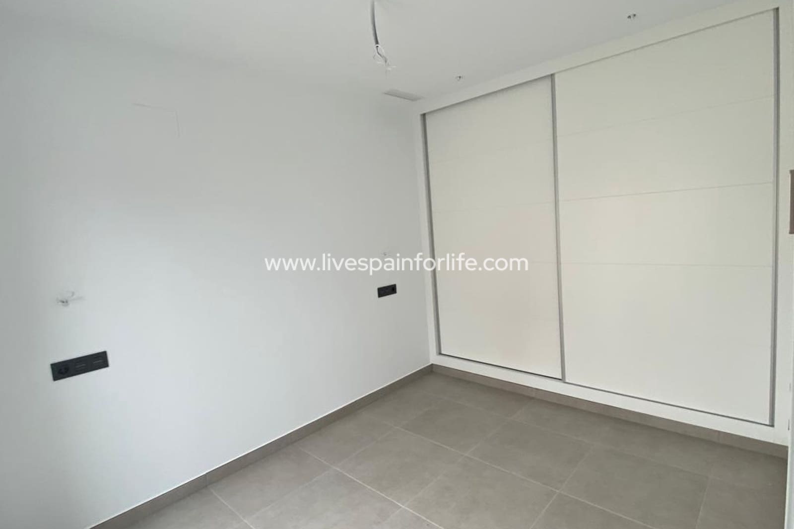 Chalet de 3 habitaciones en Los Alcázares en venta con piscina garaje - 419.900 € (Ref: 9811179)