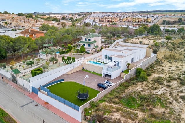 4 Zimmer Villa zu verkaufen in Algorfa mit Pool Garage - 899.000 € (Ref: 9812953)