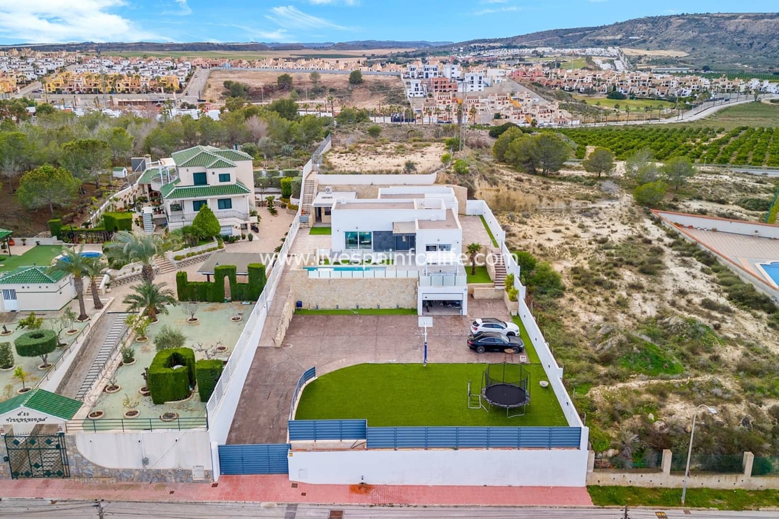 4 Zimmer Villa zu verkaufen in Algorfa mit Pool Garage - 899.000 € (Ref: 9812953)