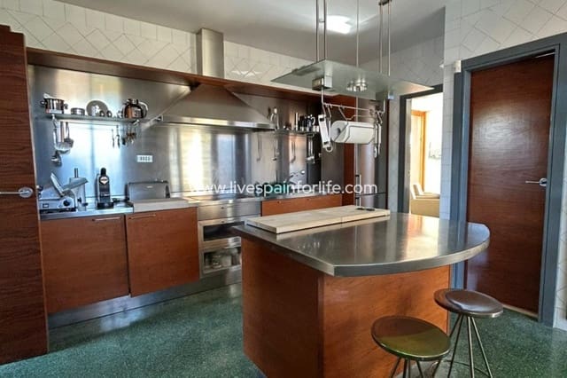 4 Zimmer Villa zu verkaufen in Dehesa de Campoamor, Orihuela mit Pool Garage - 1.300.000 € (Ref: 9812955)