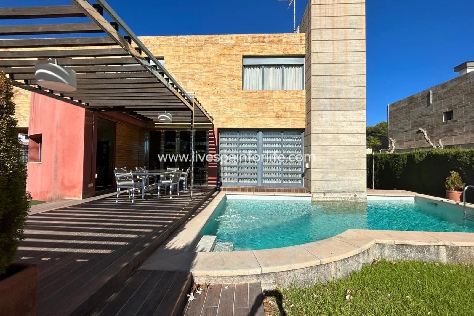 4 Zimmer Villa zu verkaufen in Orihuela Costa mit Pool Garage - 1.300.000 € (Ref: 9812955)