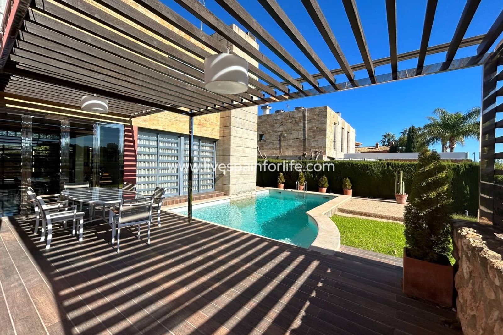 4 Zimmer Villa zu verkaufen in Orihuela Costa mit Pool Garage - 1.300.000 € (Ref: 9812955)