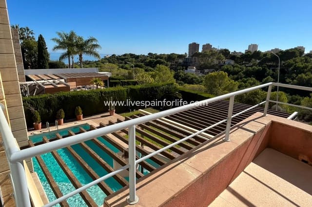 4 Zimmer Villa zu verkaufen in Dehesa de Campoamor, Orihuela mit Pool Garage - 1.300.000 € (Ref: 9812955)