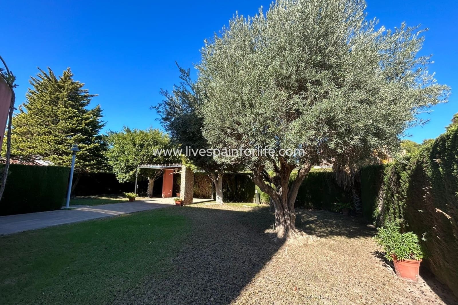 4 Zimmer Villa zu verkaufen in Orihuela Costa mit Pool Garage - 1.300.000 € (Ref: 9812955)