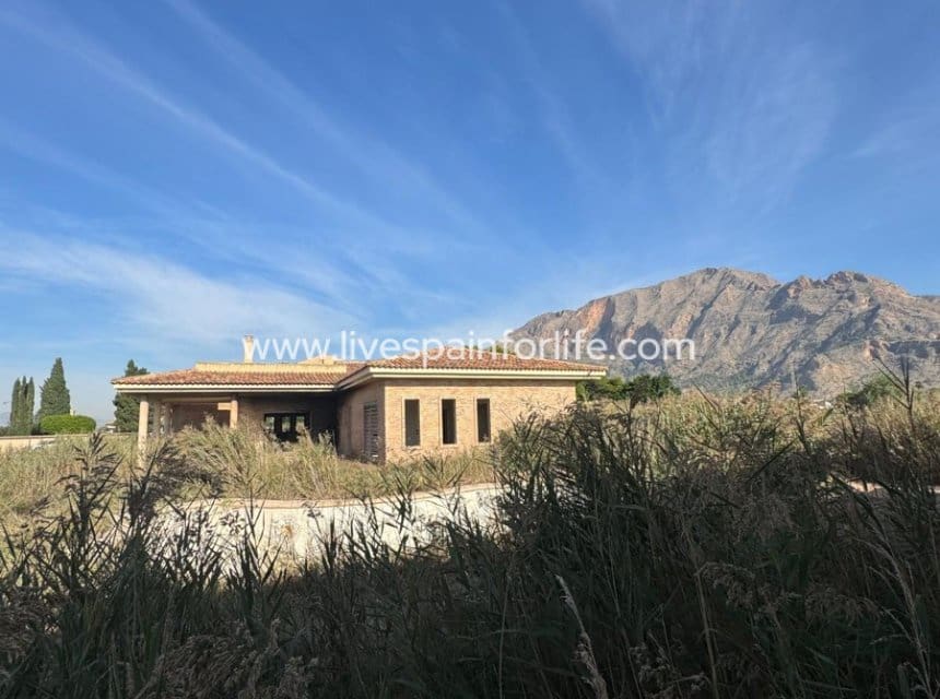 5 soveværelse Finca/Landehus til salg i Redovan med swimmingpool garage - € 240.000 (Ref: 9819153)