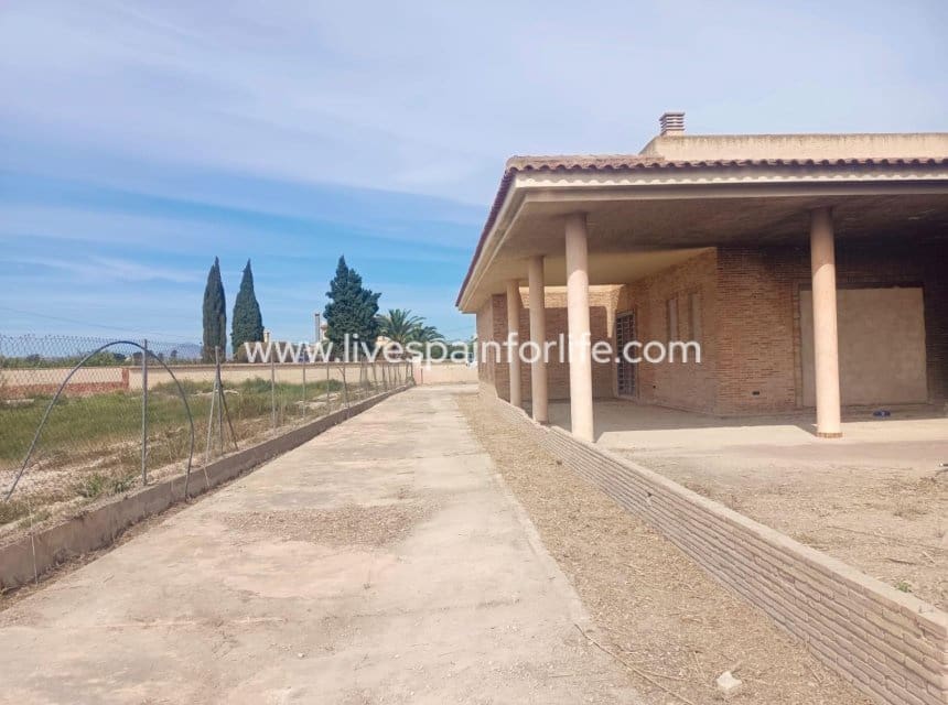 5 soveværelse Finca/Landehus til salg i Redovan med swimmingpool garage - € 240.000 (Ref: 9819153)