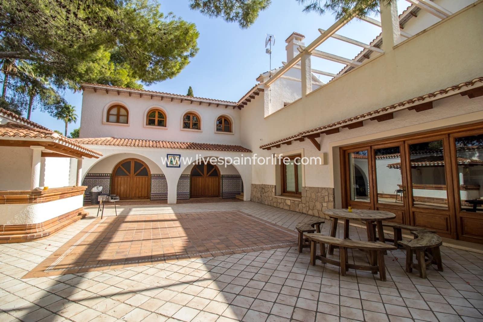 8 slaapkamer Bedrijf te koop in Novelda met zwembad garage - € 6.000.000 (Ref: 9819544)