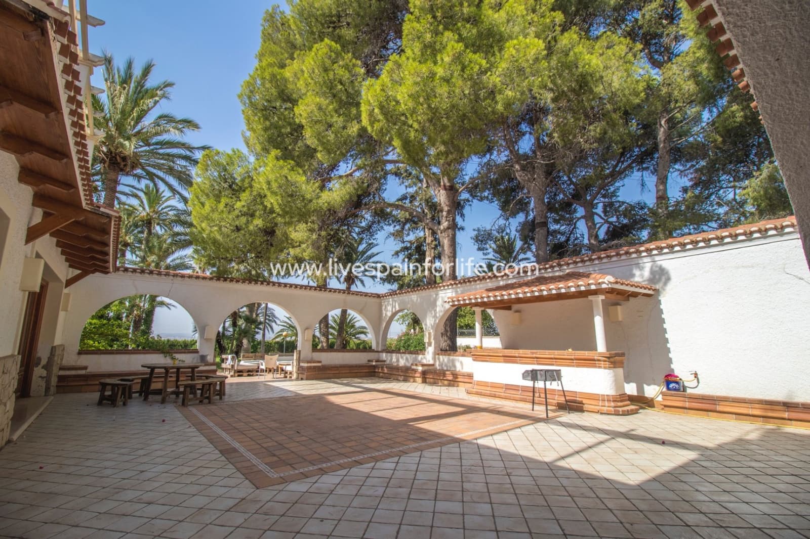 8 slaapkamer Bedrijf te koop in Novelda met zwembad garage - € 6.000.000 (Ref: 9819544)