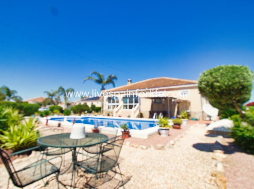 3 soveværelse Finca/Landehus til salg i Catral med swimmingpool garage - € 379.995 (Ref: 9821336)