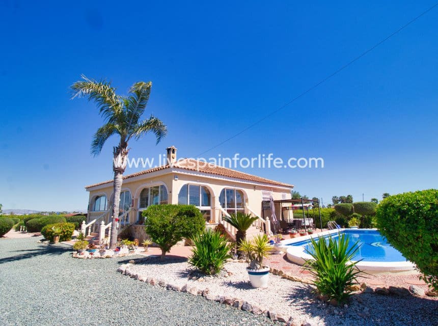 3 soveværelse Finca/Landehus til salg i Catral med swimmingpool garage - € 379.995 (Ref: 9821336)