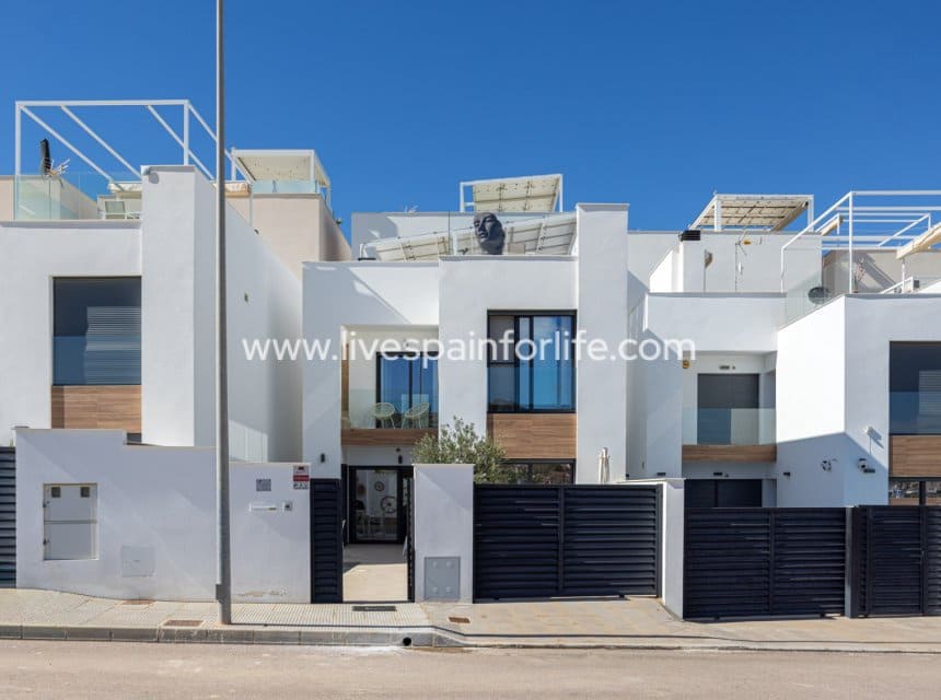 3 slaapkamer Huis te koop in Benijofar met zwembad - € 439.000 (Ref: 9821345)