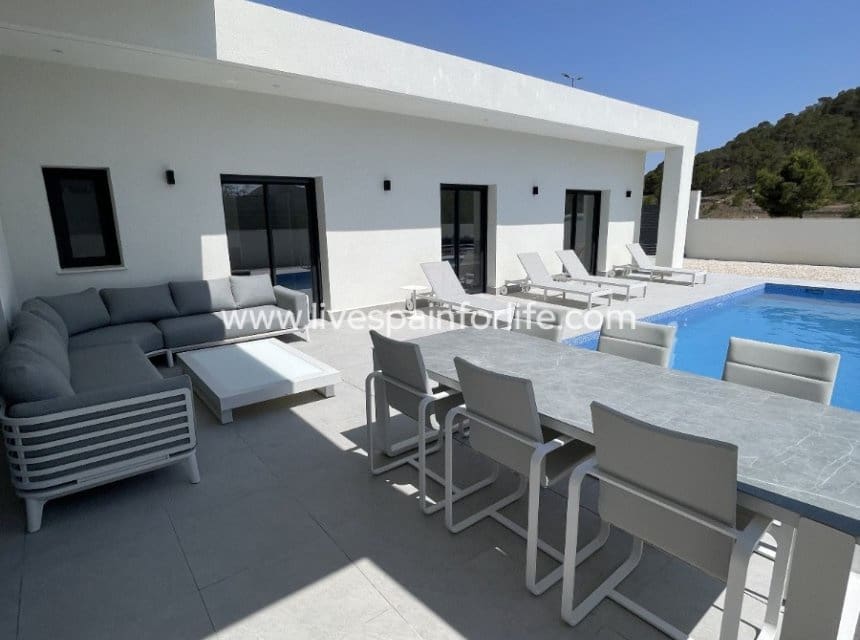 3 soverom Finca/Herregård til salgs i Pinoso med garasje - € 375 000 (Ref: 9821563)