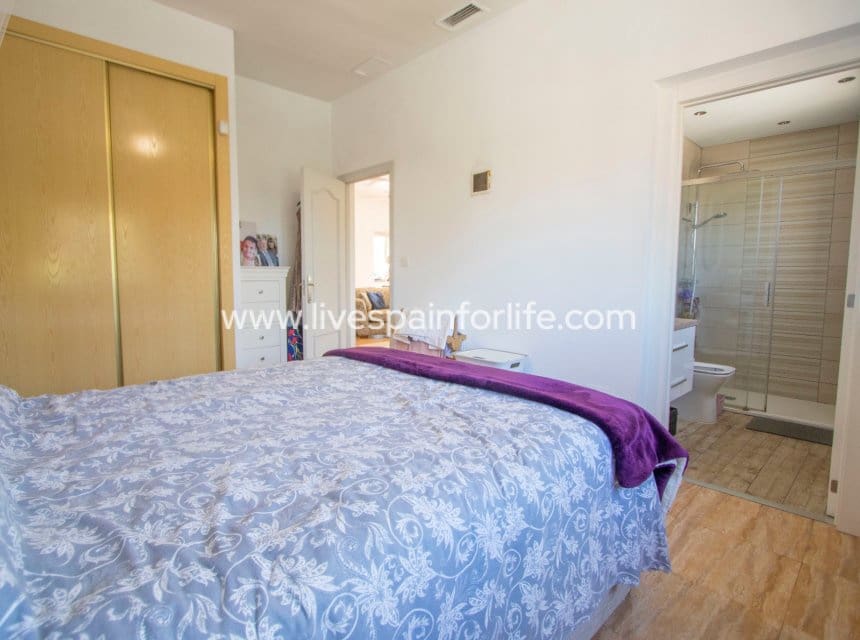 3 makuuhuone Maalaistalo myytävänä paikassa Catral mukana uima-altaan 
autotalli - 359 999 € (Ref: 9827306)