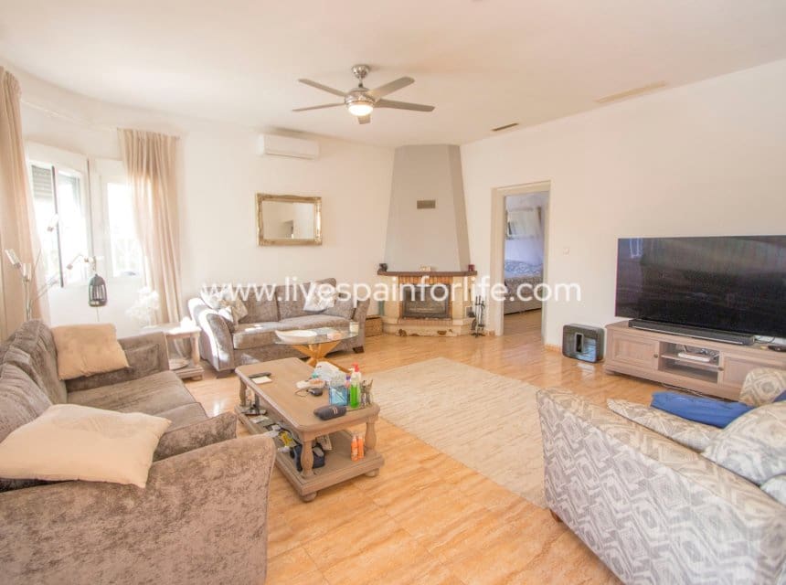 3 makuuhuone Maalaistalo myytävänä paikassa Catral mukana uima-altaan 
autotalli - 359 999 € (Ref: 9827306)