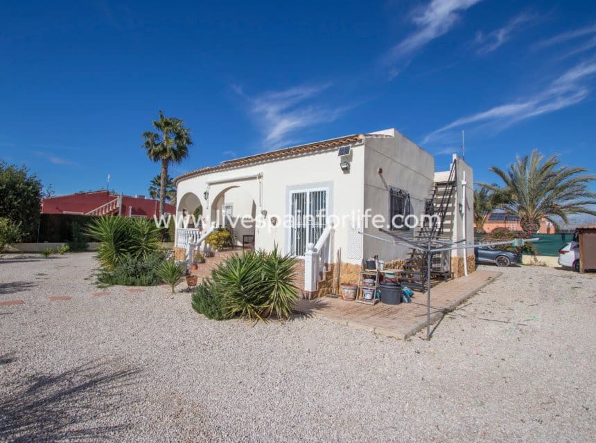 3 makuuhuone Maalaistalo myytävänä paikassa Catral mukana uima-altaan 
autotalli - 359 999 € (Ref: 9827306)