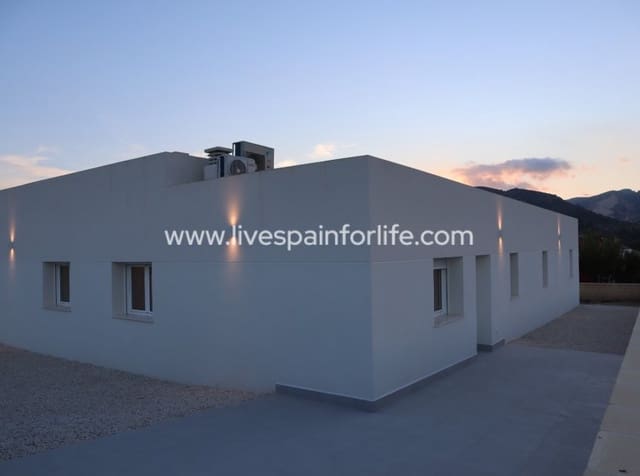 3 soverom Finca/Herregård til salgs i La Romana med svømmebasseng garasje - € 375 000 (Ref: 9827312)
