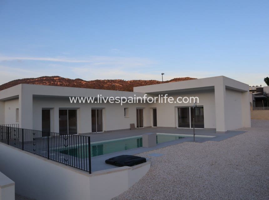 3 soverom Finca/Herregård til salgs i La Romana med svømmebasseng garasje - € 375 000 (Ref: 9827312)
