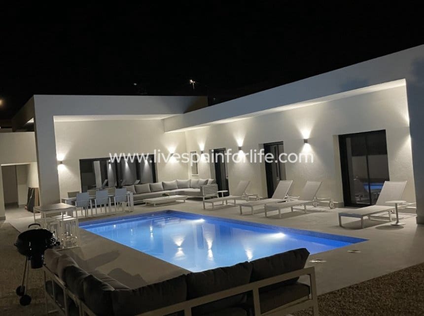 3 soverom Finca/Herregård til salgs i La Romana med svømmebasseng garasje - € 375 000 (Ref: 9827312)