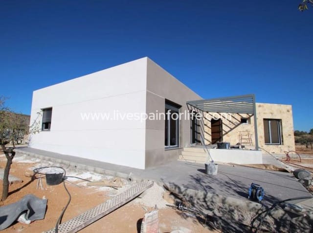 4 soverom Villa til salgs i Pinoso med svømmebasseng garasje - € 300 000 (Ref: 9827482)