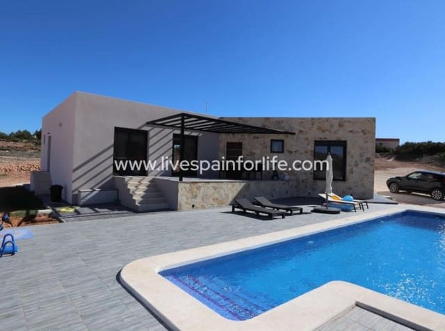 4 soverom Villa til salgs i Pinoso med svømmebasseng garasje - € 300 000 (Ref: 9827482)