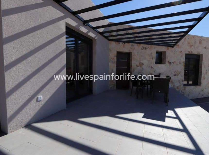 4 soverom Villa til salgs i Pinoso med svømmebasseng garasje - € 300 000 (Ref: 9827482)