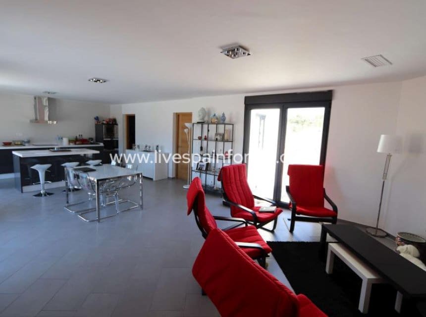 4 soverom Villa til salgs i Pinoso med svømmebasseng garasje - € 300 000 (Ref: 9827482)