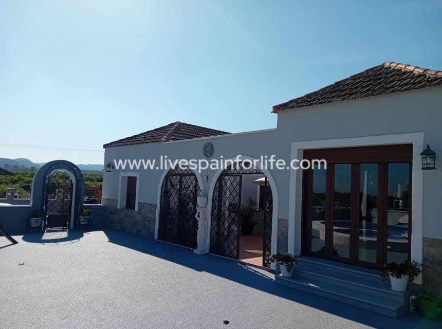 5 soveværelse Finca/Landehus til salg i Jacarilla med swimmingpool garage - € 595.000 (Ref: 9827484)