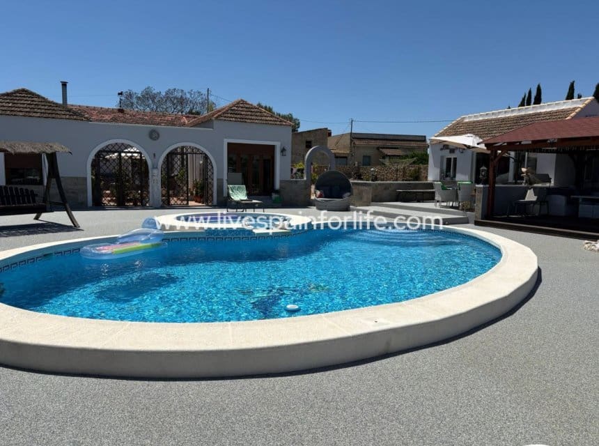 5 soveværelse Finca/Landehus til salg i Jacarilla med swimmingpool garage - € 595.000 (Ref: 9827484)