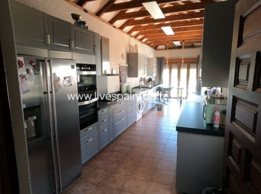 5 soveværelse Finca/Landehus til salg i Jacarilla med swimmingpool garage - € 595.000 (Ref: 9827484)