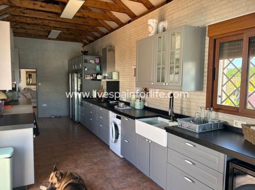 5 soveværelse Finca/Landehus til salg i Jacarilla med swimmingpool garage - € 595.000 (Ref: 9827484)