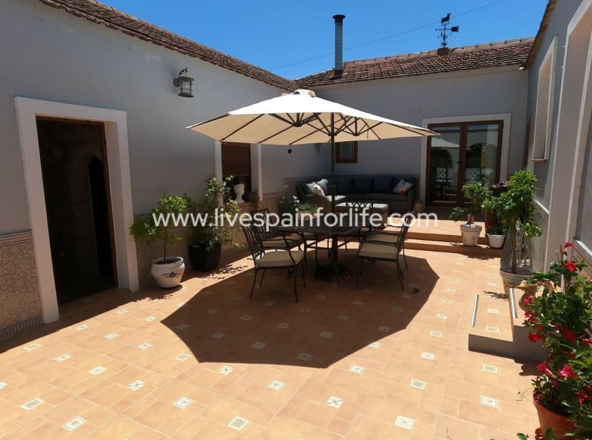 5 soveværelse Finca/Landehus til salg i Jacarilla med swimmingpool garage - € 595.000 (Ref: 9827484)