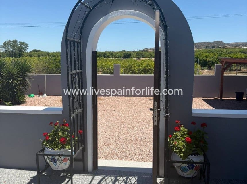 5 soveværelse Finca/Landehus til salg i Jacarilla med swimmingpool garage - € 595.000 (Ref: 9827484)