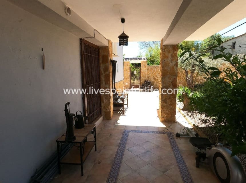 5 soveværelse Finca/Landehus til salg i Jacarilla med swimmingpool garage - € 595.000 (Ref: 9827484)