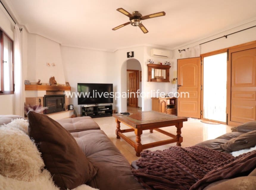 3 soverom Finca/Herregård til salgs i Formentera del Segura med svømmebasseng garasje - € 369 000 (Ref: 9827632)