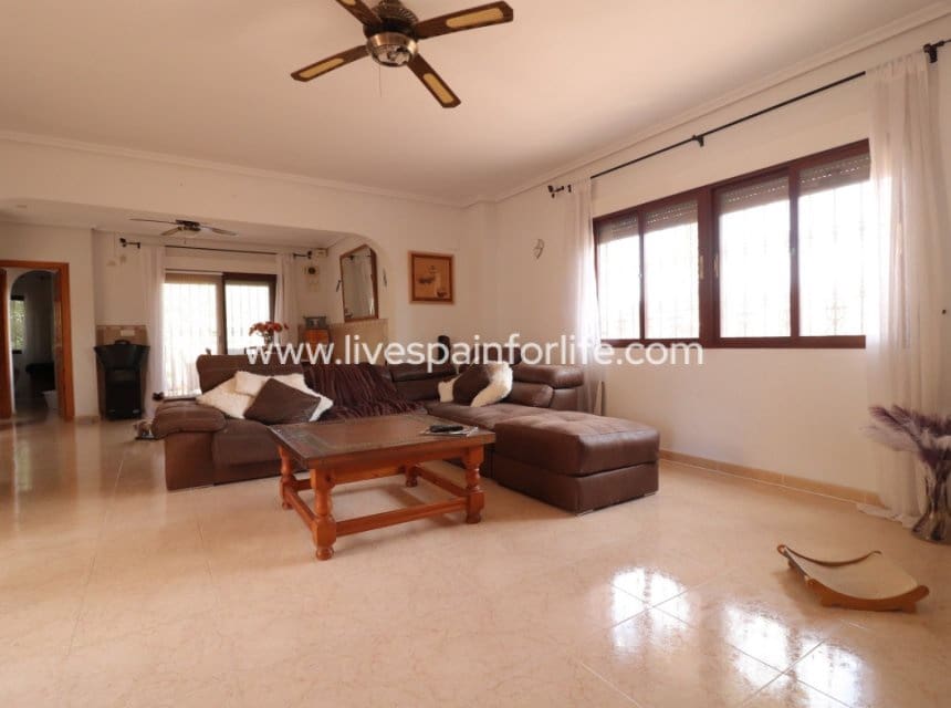 3 soverom Finca/Herregård til salgs i Formentera del Segura med svømmebasseng garasje - € 369 000 (Ref: 9827632)