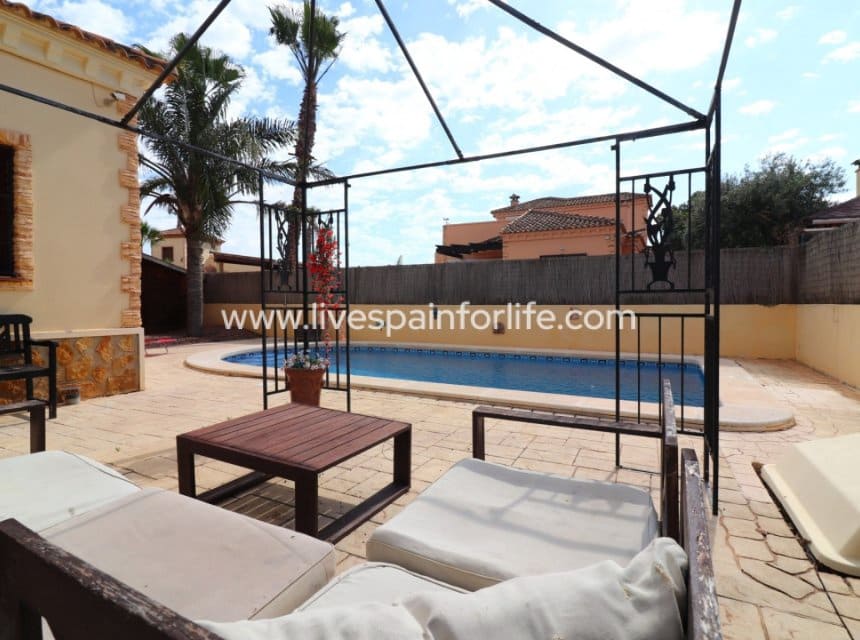 3 soverom Finca/Herregård til salgs i Formentera del Segura med svømmebasseng garasje - € 369 000 (Ref: 9827632)