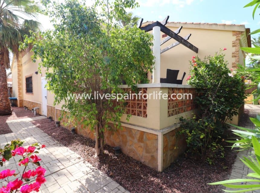 3 soverom Finca/Herregård til salgs i Formentera del Segura med svømmebasseng garasje - € 369 000 (Ref: 9827632)