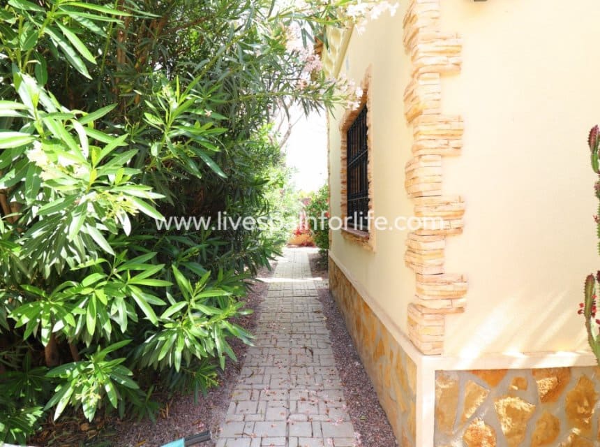 3 soverom Finca/Herregård til salgs i Formentera del Segura med svømmebasseng garasje - € 369 000 (Ref: 9827632)