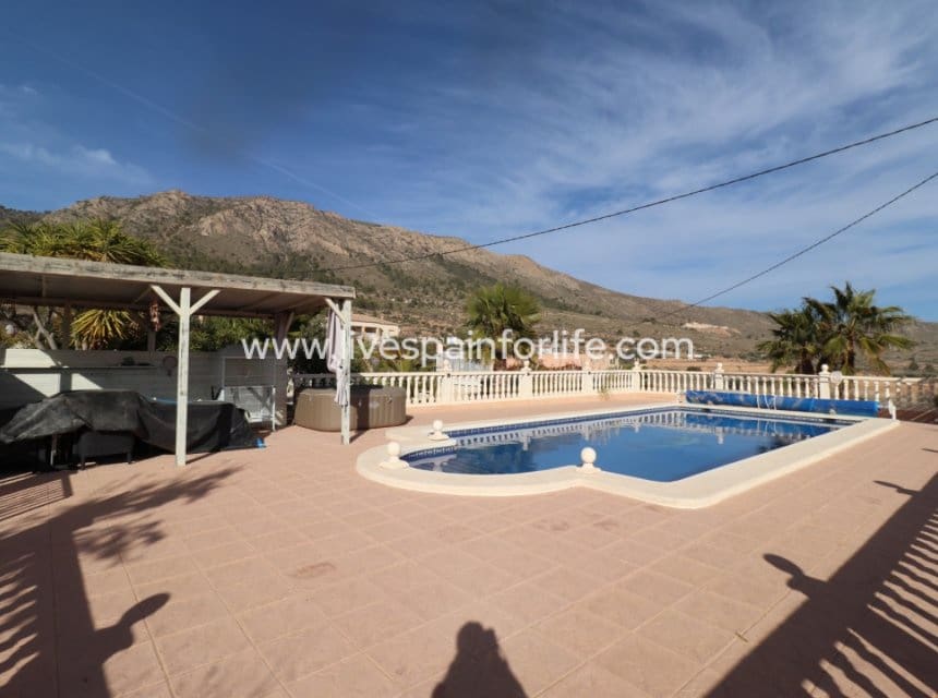 4 quarto Quinta/Casa Rural para venda em La Romana com piscina garagem - 369 500 € (Ref: 9827633)