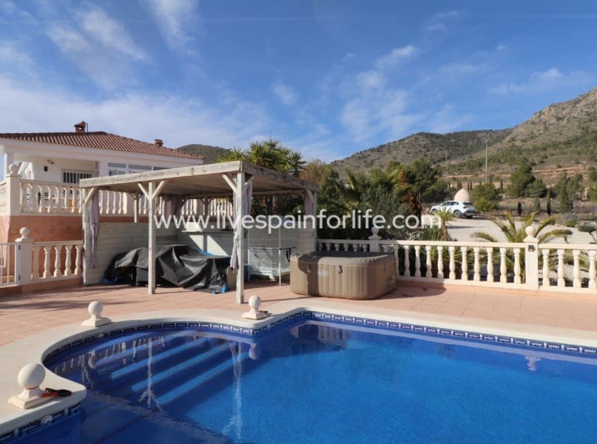 4 quarto Quinta/Casa Rural para venda em La Romana com piscina garagem - 369 500 € (Ref: 9827633)