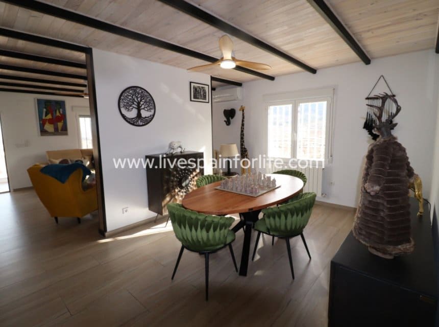 4 quarto Quinta/Casa Rural para venda em La Romana com piscina garagem - 369 500 € (Ref: 9827633)