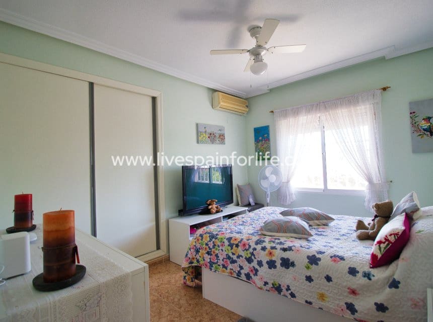 3 chambre Finca/Maison de Campagne à vendre à Catral avec piscine garage - 379 995 € (Ref: 9829992)