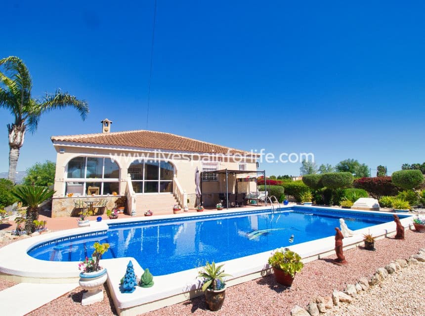 3 chambre Finca/Maison de Campagne à vendre à Catral avec piscine garage - 379 995 € (Ref: 9829992)