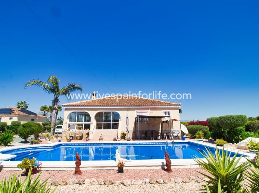 3 chambre Finca/Maison de Campagne à vendre à Catral avec piscine garage - 379 995 € (Ref: 9829992)