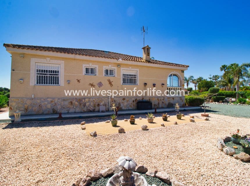 3 chambre Finca/Maison de Campagne à vendre à Catral avec piscine garage - 379 995 € (Ref: 9829992)