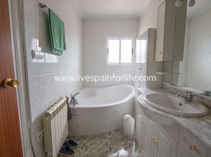7 soveværelse Finca/Landehus til salg i Albatera med swimmingpool garage - € 397.000 (Ref: 9829994)