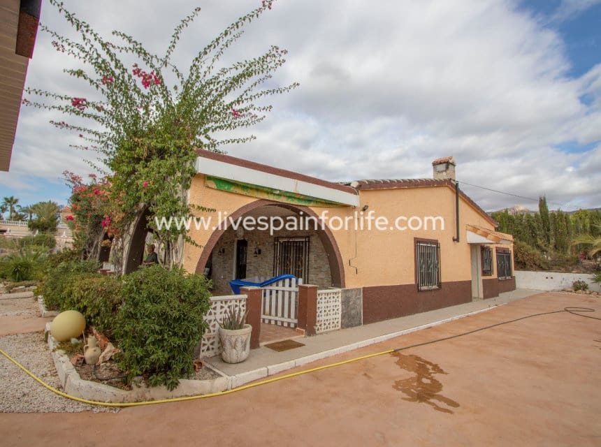 7 soveværelse Finca/Landehus til salg i Albatera med swimmingpool garage - € 397.000 (Ref: 9829994)