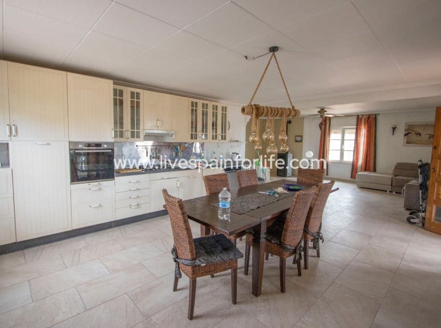 7 soveværelse Finca/Landehus til salg i Albatera med swimmingpool garage - € 397.000 (Ref: 9829994)