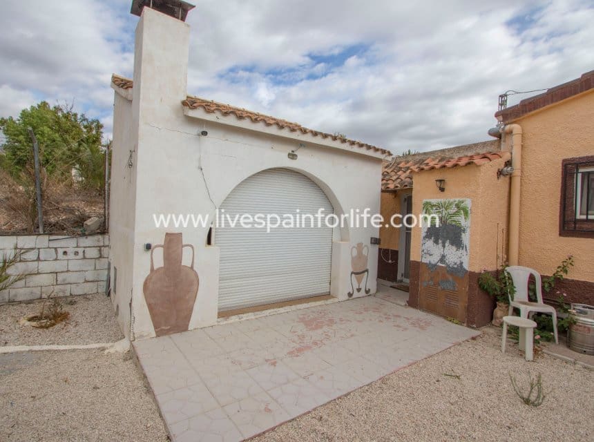 7 soveværelse Finca/Landehus til salg i Albatera med swimmingpool garage - € 397.000 (Ref: 9829994)